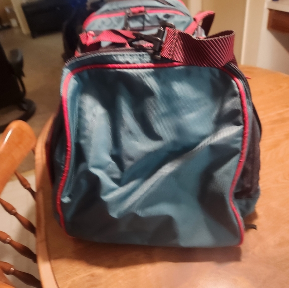 Green And Red Duffle Bag - Picture 4 of 9